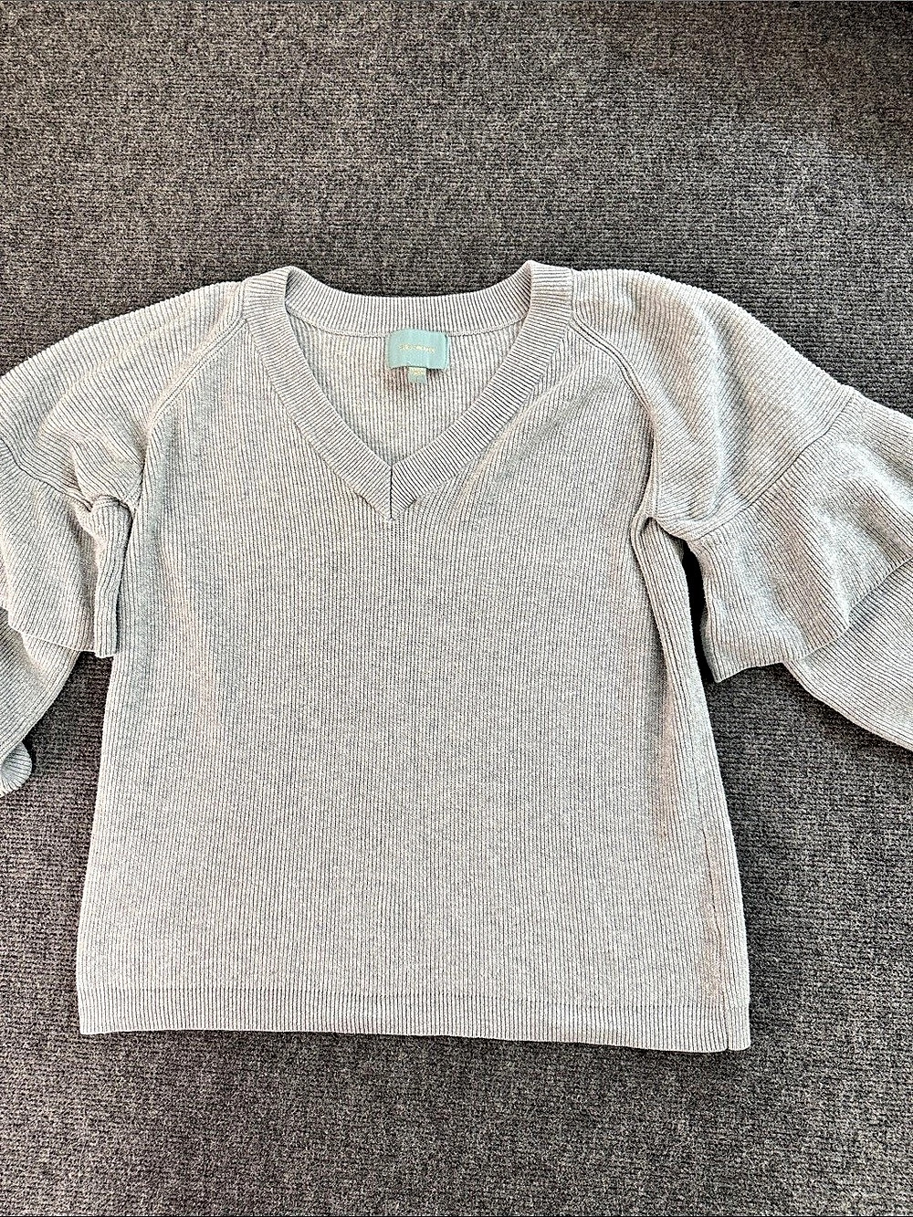 Skies Are Blue Women's Ruffle Sleeve Top in Gray Large Like New